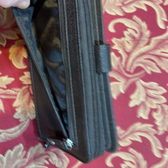 Brown Billfold, Purse ,Clutch, Lots of pockets Women's - Picture 6 of 8